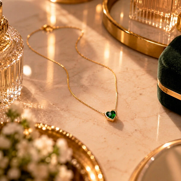 Colar Coração Aura Cristal Verde Esmeralda Ouro Amarelo 18K