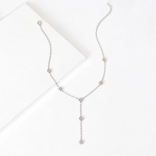 Colar Gravatinha Tifany Small com Zircônias Ouro Branco