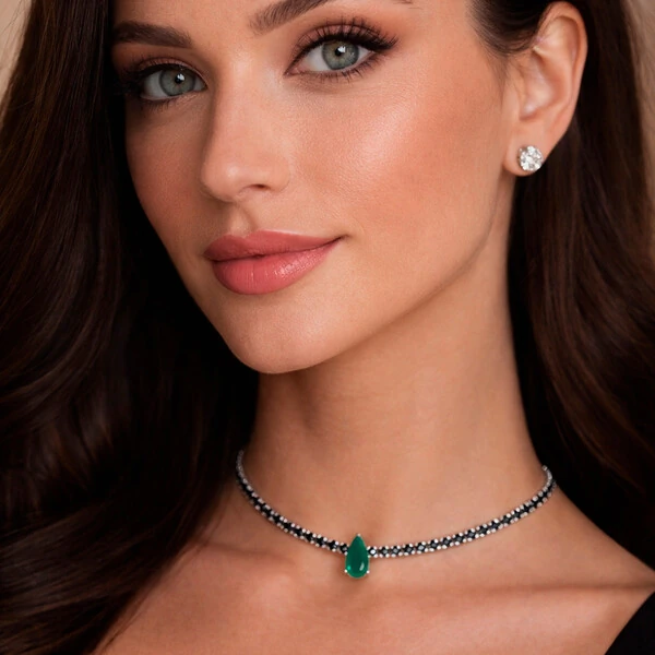 Colar Choker Gota Cristal cor Esmeralda com Cristal Negro Ouro Branco