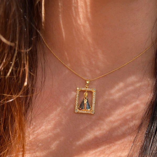 Colar Nossa Senhora Aparecida Frame Cravejado com Zircônias Azuis