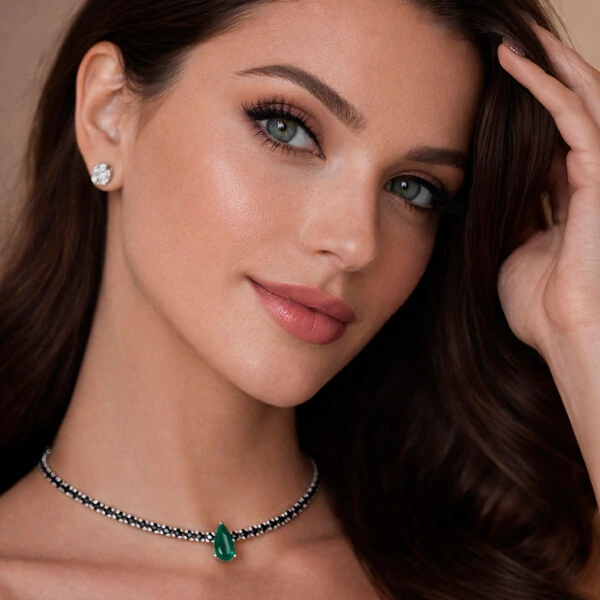 Colar Choker Gota Cristal cor Esmeralda com Cristal Negro Ouro Branco