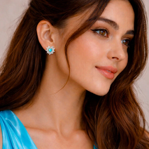 Brinco Scarlate com Cristal Turquesa e Zircônias Ouro Branco