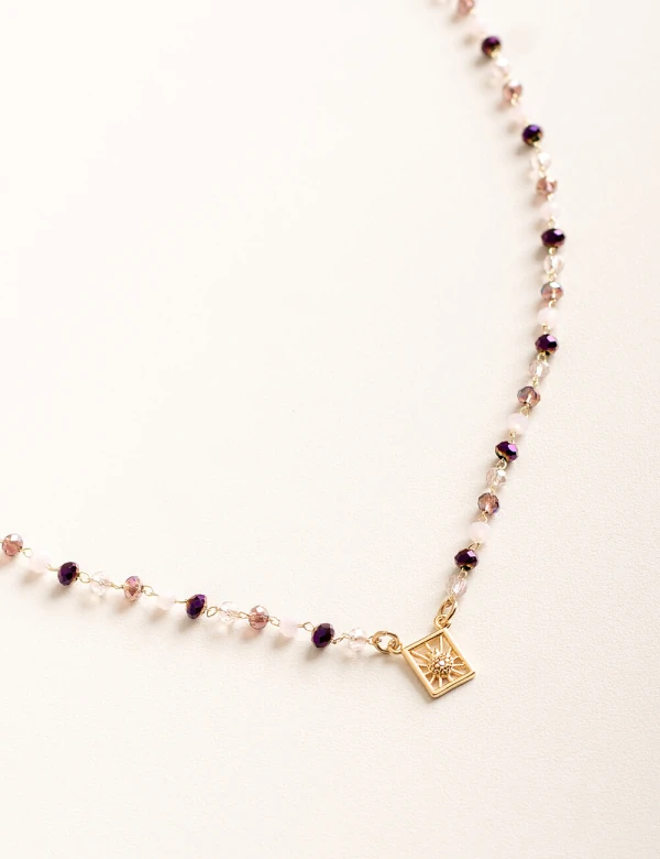 Colar Melinda Taylor Cristais Lavanda Plaquinha Coração Dourado