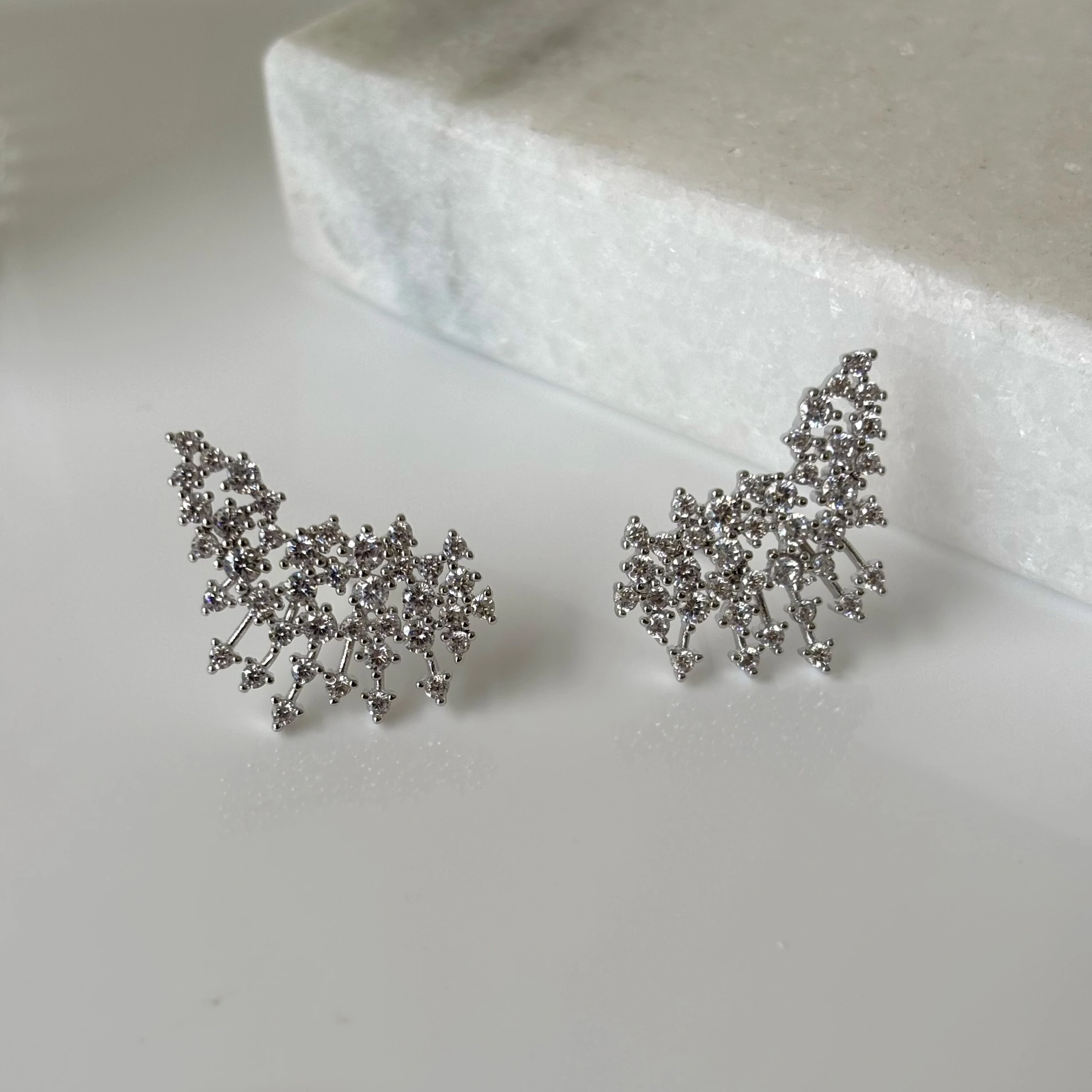 FotoBrinco ear cuff Explosion zircônias brancas ródio branco