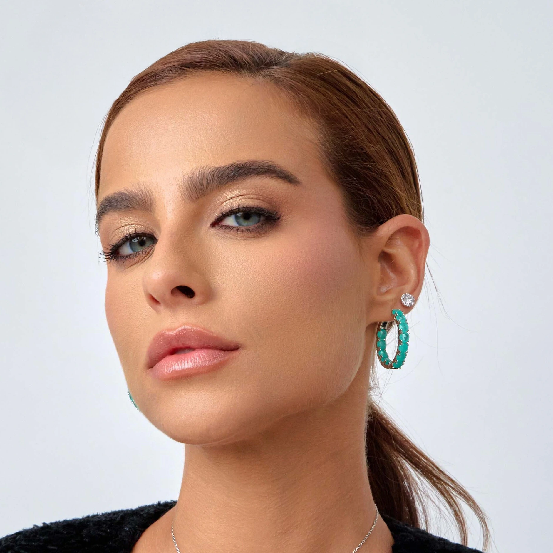 FotoBrinco argola Maeva esmeralda colombiana fusion ródio branco