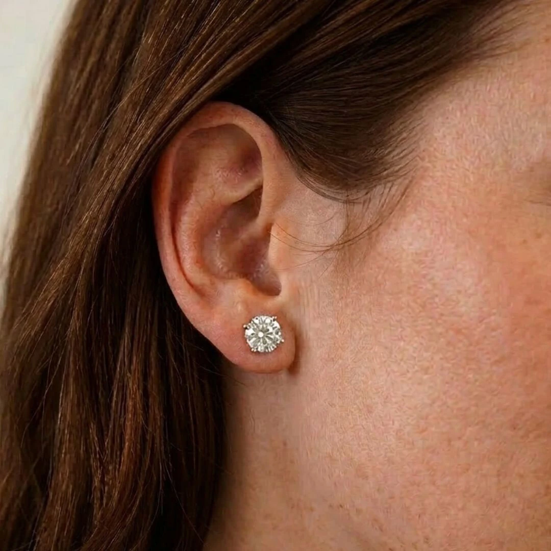 FotoBrinco solitário ponto de luz Moissanite prata 925 (8.0mm)