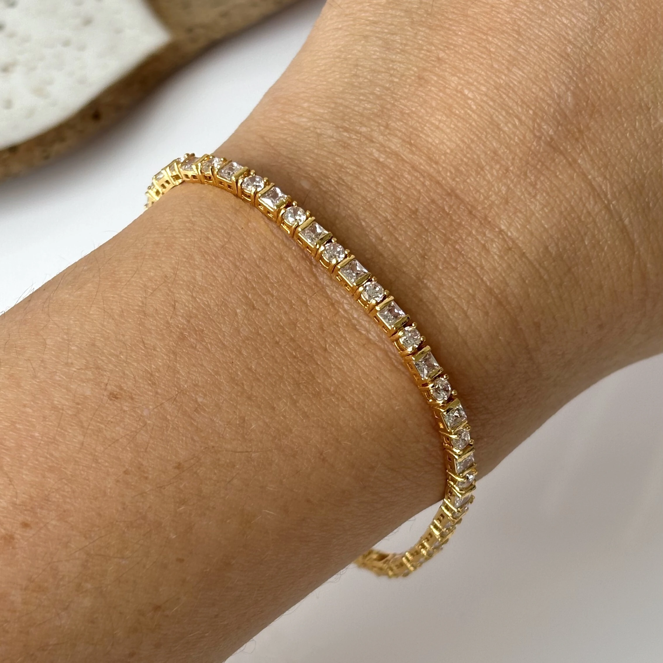 FotoPulseira riviera Carina zircônias brancas ouro