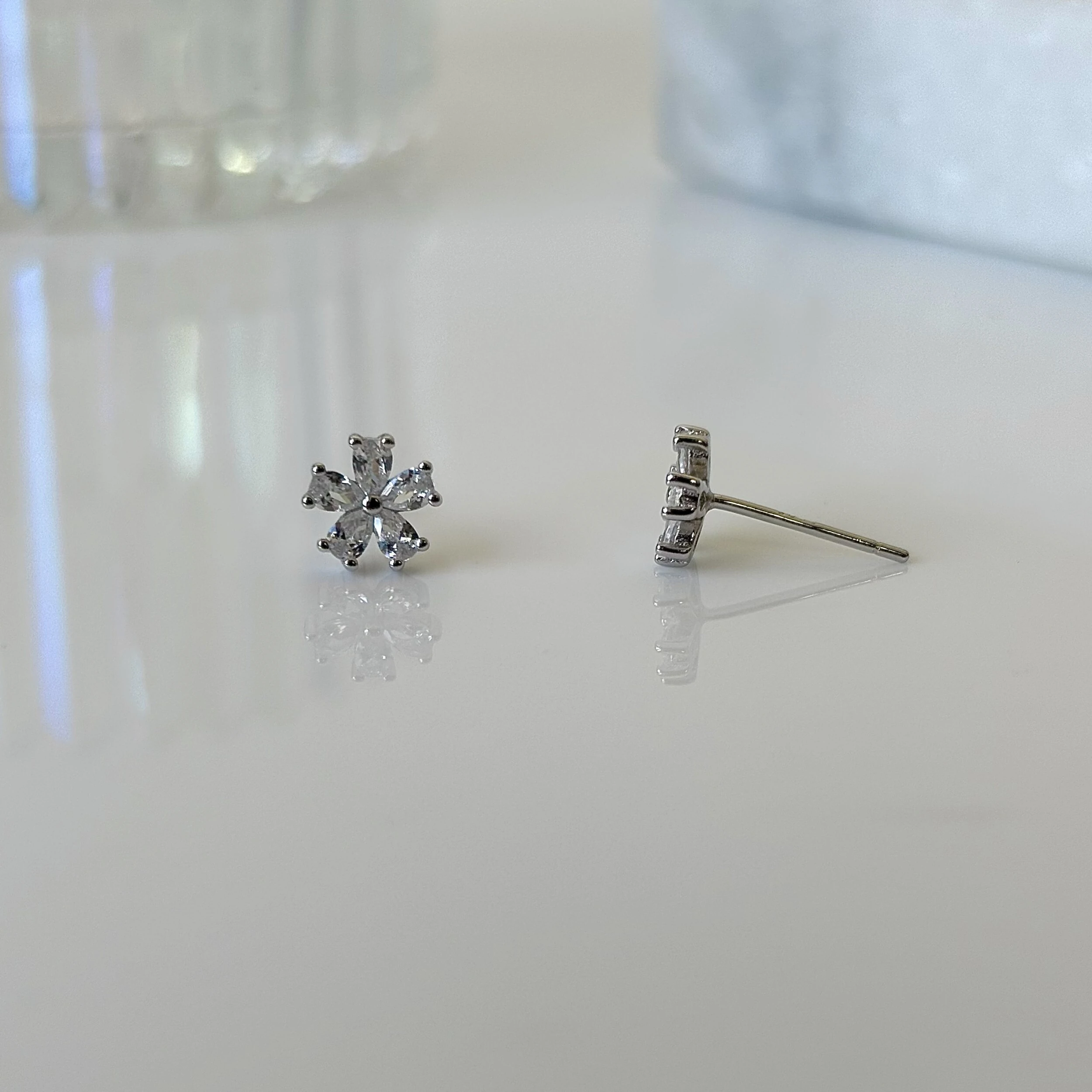 FotoBrinco mini Iris zircônias brancas prata 925