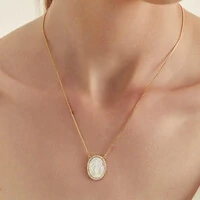 Colar Nossa Senhora das Graças madrepérola e zircônias ouro