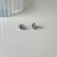 Brinco Carol oval zircônia tanzanita ródio branco