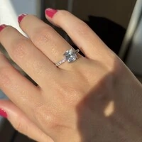 Anel solitário Tessália zircônias brancas prata 925