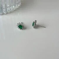 Brinco Carol oval esmeralda fusion ródio branco