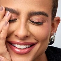 Brinco Anabella oval liso ródio branco