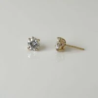 Brinco solitário ponto de luz Moissanite 1.0ct prata 925 banho ouro (6.5mm)