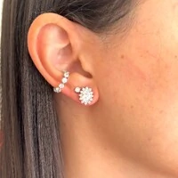 Brinco Winnie oval zircônia branca ródio branco