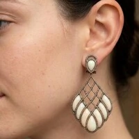 Brinco Lina cravejado ródio negro