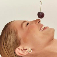 Brinco Bloom pérolas e zircônias ouro