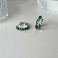 Brinco argola Mabel zircônias esmeralda ródio branco