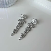 Brinco Mayara zircônias brancas ródio branco