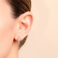 Brinco argola Zuri zircônia branca safira prata 925