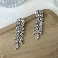 Brinco Euphoria zircônias brancas ródio branco