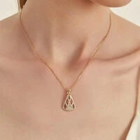 Colar pingente vazado Nossa Senhora Aparecida zircônias ouro