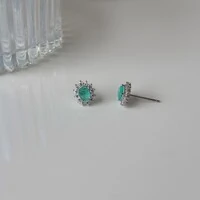 Brinco Carol oval esmeralda colombiana fusion ródio branco