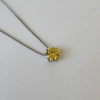 Colar ponto de luz zircônia fancy yellow ródio branco (8mm)