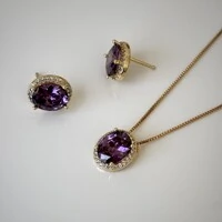 Conjunto oval zircônias ametista cravejado ouro