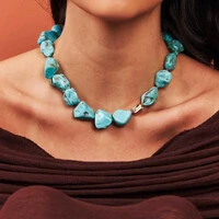 Colar howlita turquesa fecho imã ouro