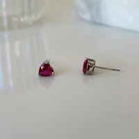 Brinco mini coração zircônia turmalina pink prata 925