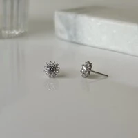 Brinco Molly redondo zircônias brancas ródio branco