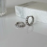 Brinco argola Nina zircônias brancas ródio branco