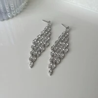 Brinco Fall zircônias brancas ródio branco