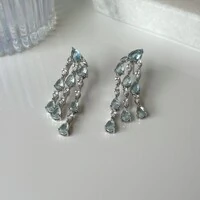 Brinco Esther gotas zircônias água marinha ródio branco