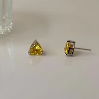 Brinco trillion zircônia fancy yellow prata 925 (8mm)