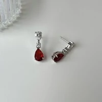 Brinco Alice gotas zircônia vermelha ródio branco