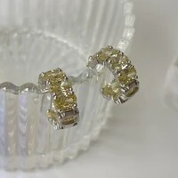 Brinco meia argola Kim zircônias fancy yellow ródio branco