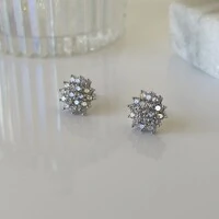 Brinco Tayla cravejado com zircônias prata 925