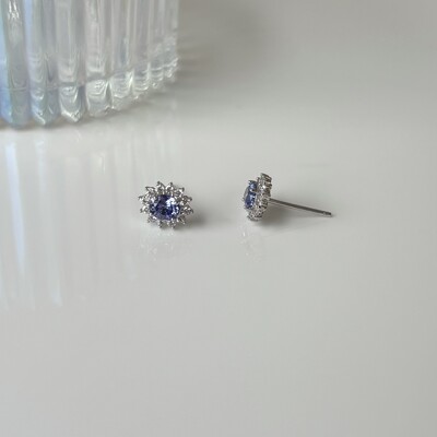 FotoBrinco Carol oval zircônia tanzanita ródio branco