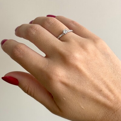 FotoAnel solitário moissanite cravejado 0.3ct prata 925 (4mm)