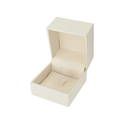 Foto Caixa para presente em courino off-white (anel)