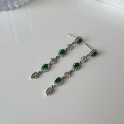 FotoBrinco Dinah gotas esmeralda fusion ródio branco