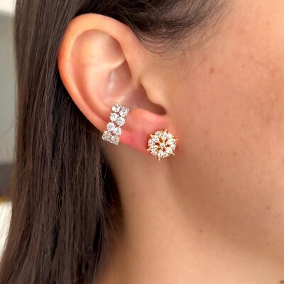 FotoBrinco flower com zircônias brancas ouro