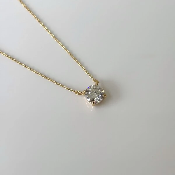 Colar ponto de luz Moissanite 1.0ct prata 925 banho ouro (6.5mm)