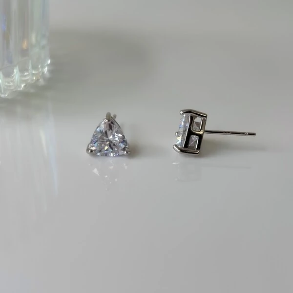 Brinco trillion zircônia branca prata 925 (8mm)