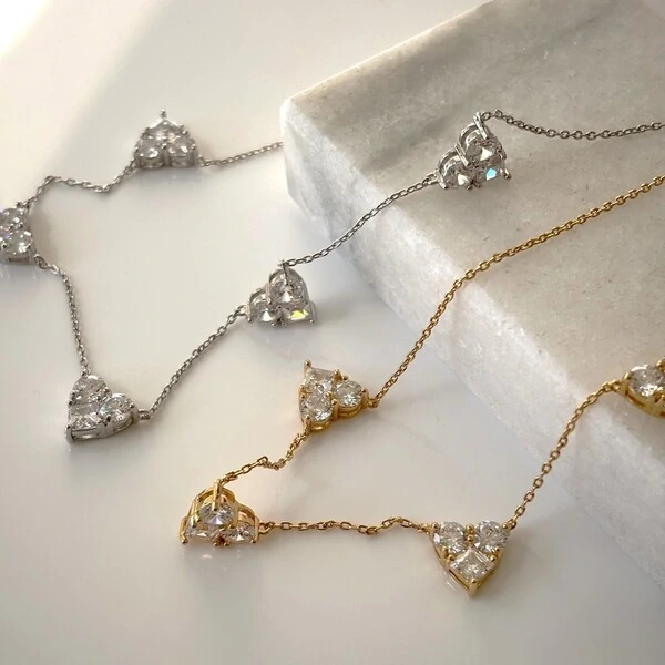 Colar Isa coração zircônias brancas ródio branco