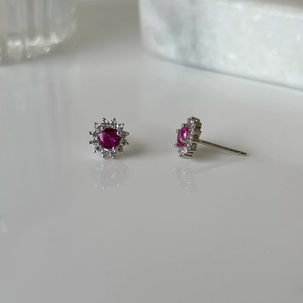 Brinco Molly redondo zircônias turmalina pink ródio branco