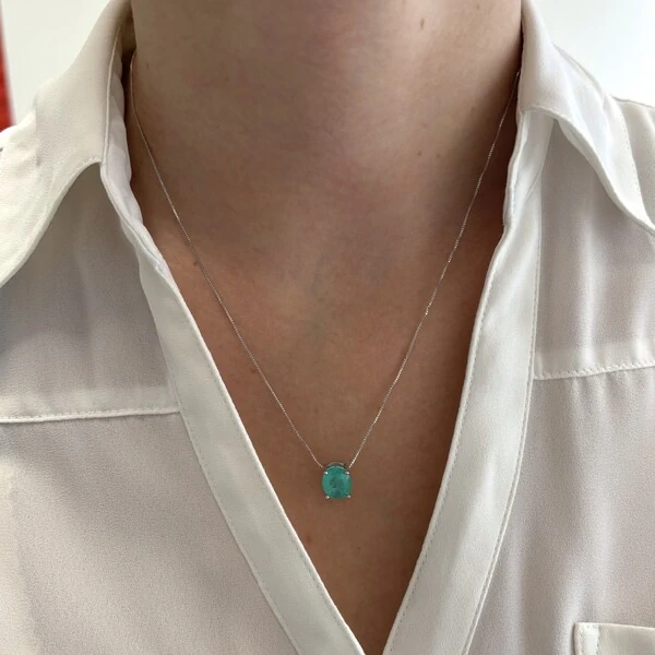 Colar oval Sasha esmeralda colombiana fusion ródio branco