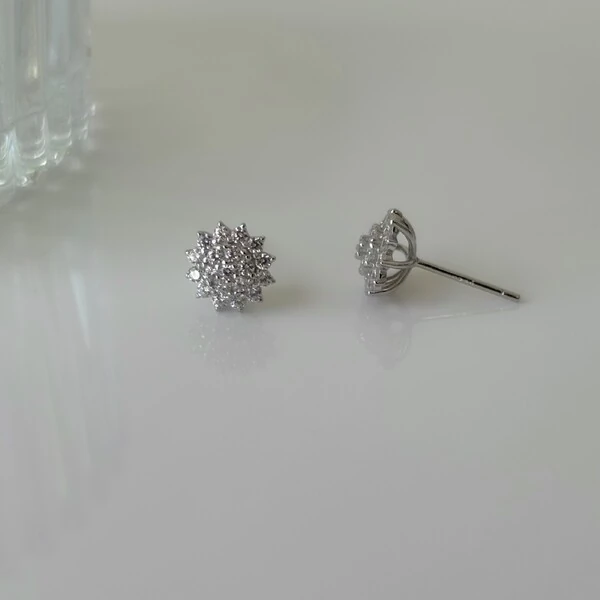 Brinco mini Tayla cravejado com zircônias prata 925